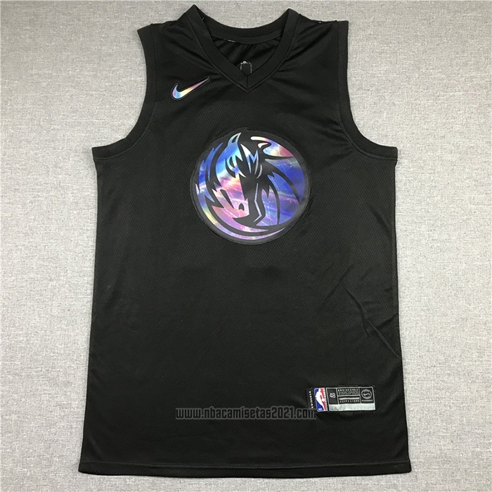 Camiseta Dallas Mavericks Luka Doncic #77 Iridescent Logo Negro